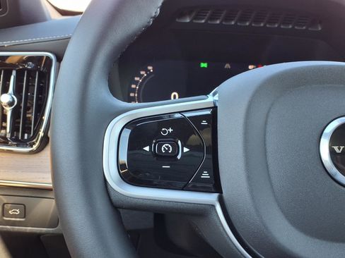 New 2026 Volvo XC90 B6 Plus w/ Protection Package Premier image 18