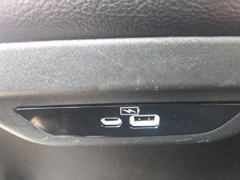 Used 2022 Chrysler Pacifica Touring-L FWD image 21