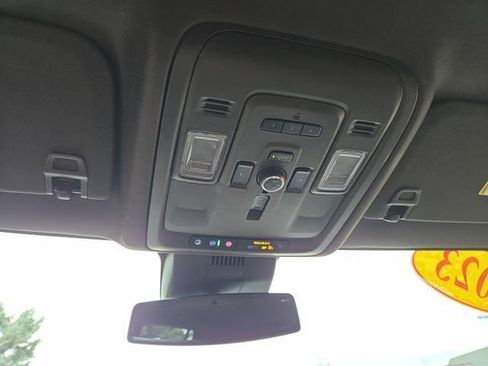 Used 2023 GMC Yukon XL Denali image 28