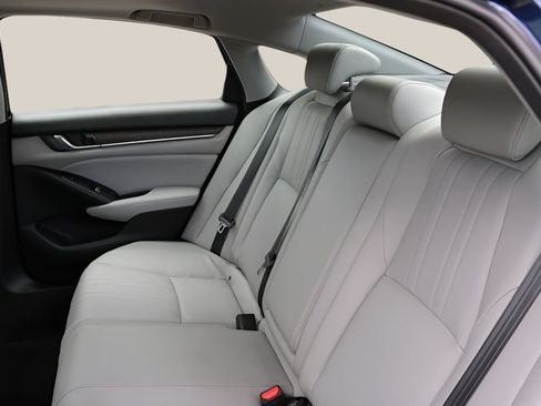 Used 2018 Honda Accord Touring image 16