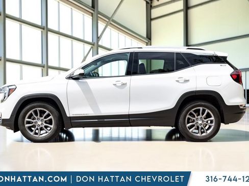 Used 2023 GMC Terrain SLT FWD image 2