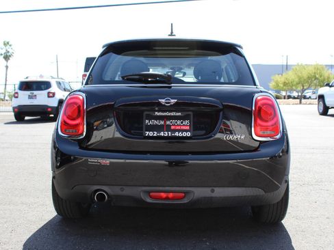 Used 2018 MINI Cooper 2-Door Hardtop FWD image 8
