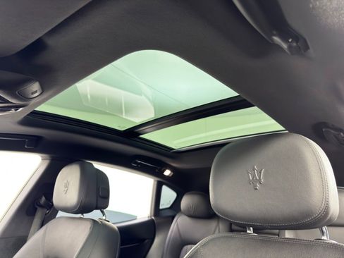 Used 2019 Maserati Levante image 11