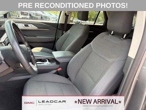 Used 2025 Ford Explorer Active AWD/4WD image 22