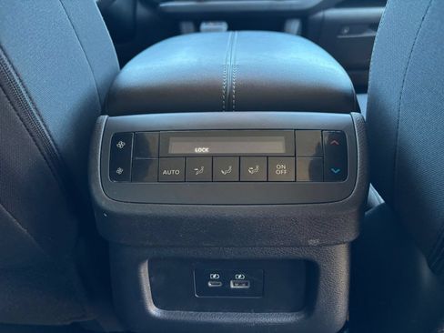 Used 2025 Nissan Pathfinder SV FWD image 24