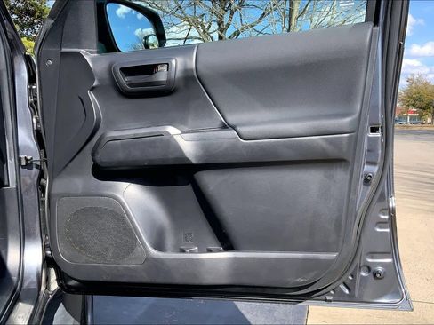 Used 2022 Toyota Tacoma TRD Off-Road w/ Technology Package image 21