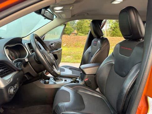 Used 2016 Jeep Cherokee Trailhawk AWD/4WD image 17
