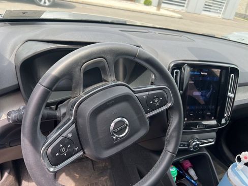 Used 2023 Volvo XC40 B5 Plus w/ Climate Package image 7