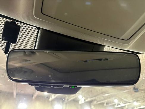 Used 2020 Toyota Highlander XLE image 12