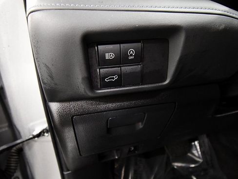 Used 2024 Toyota Highlander LE image 19