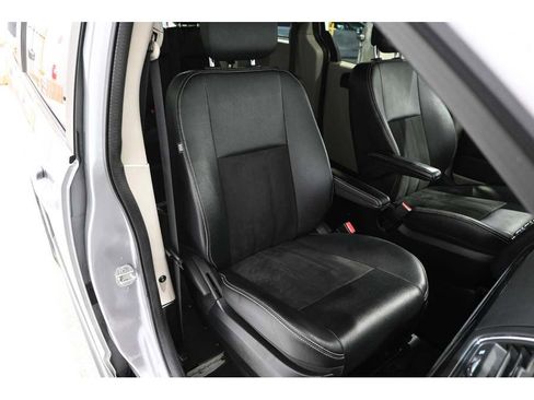 Used 2019 Dodge Grand Caravan SXT image 15