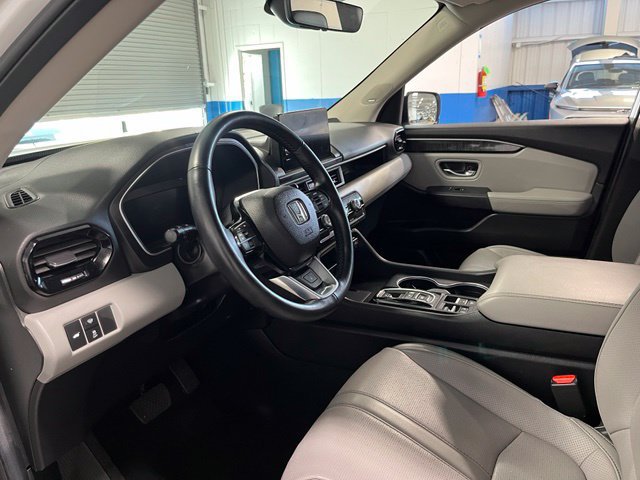 Used 2025 Honda Pilot Elite image 23