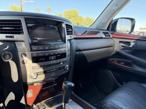 Used 2015 Lexus LX 570 4WD w/ Luxury Package image 30