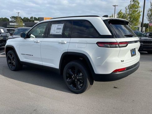 New 2025 Jeep Grand Cherokee Altitude image 34