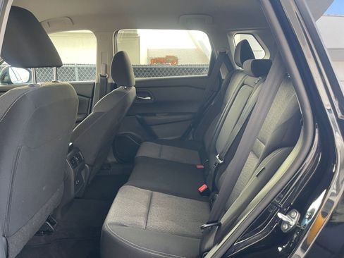 Used 2025 Nissan Rogue SV image 27