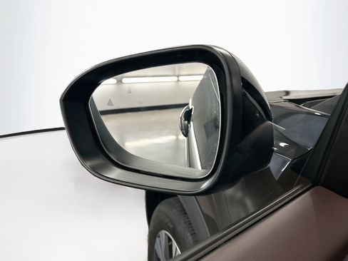 Used 2023 Nissan Rogue SV image 16