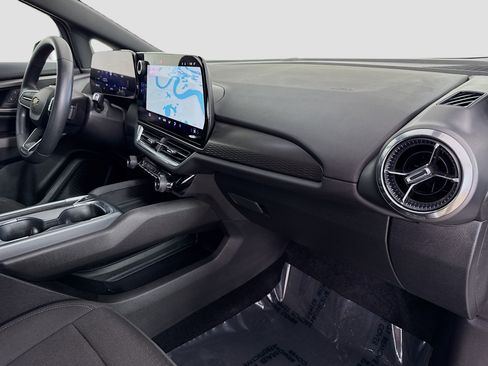 Used 2025 Chevrolet Equinox EV LT image 29