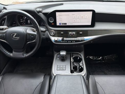 Used 2023 Lexus LS 500 w/ Accessory Package (Z2) RWD image 17