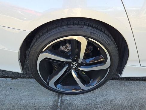 Used 2022 Honda Accord Sport image 11