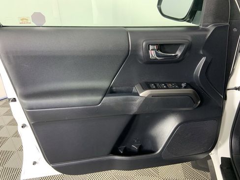 Used 2021 Toyota Tacoma TRD Off-Road image 18