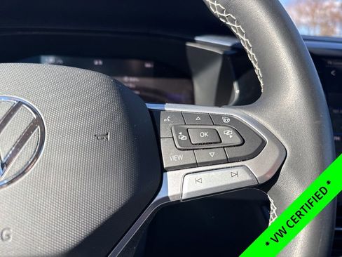 Certified 2023 Volkswagen Taos SE w/ Panoramic Sunroof Package image 17