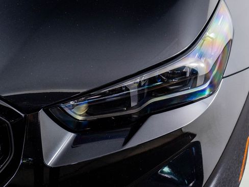 Used 2025 BMW M5 w/ Executive Package image 23