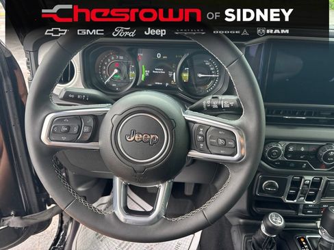 Used 2025 Jeep Wrangler Unlimited Sahara AWD/4WD image 14