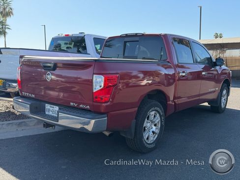 Used 2019 Nissan Titan SV image 3
