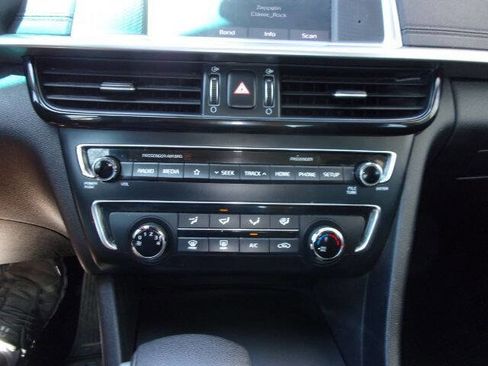 Used 2019 Kia Optima LX image 9