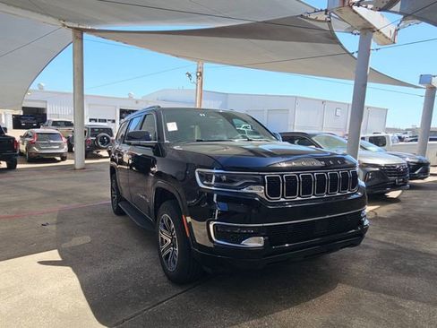 Used 2025 Jeep Wagoneer Series II w/ 8-Passenger Seating Package image 3