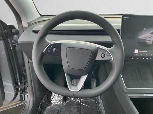 Used 2026 Tesla Model Y 2WD image 12