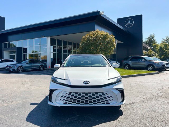 Used 2025 Toyota Camry XSE FWD image 3