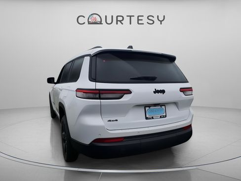 New 2025 Jeep Grand Cherokee L Laredo image 3