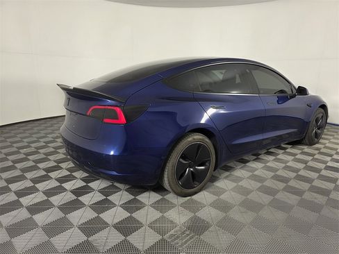 Used 2018 Tesla Model 3 Mid Range image 5