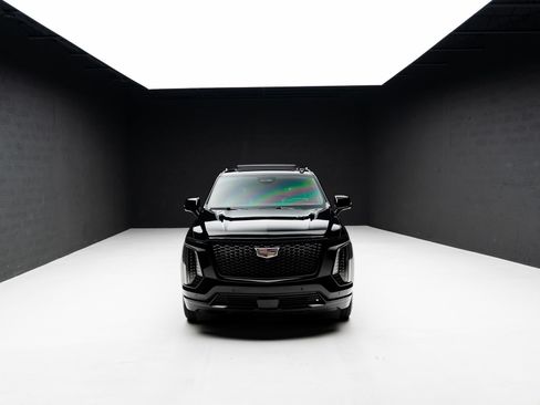 Used 2025 Cadillac Escalade ESV Sport Platinum AWD/4WD image 95