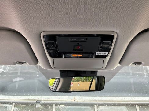 Used 2025 Toyota Grand Highlander FWD image 17