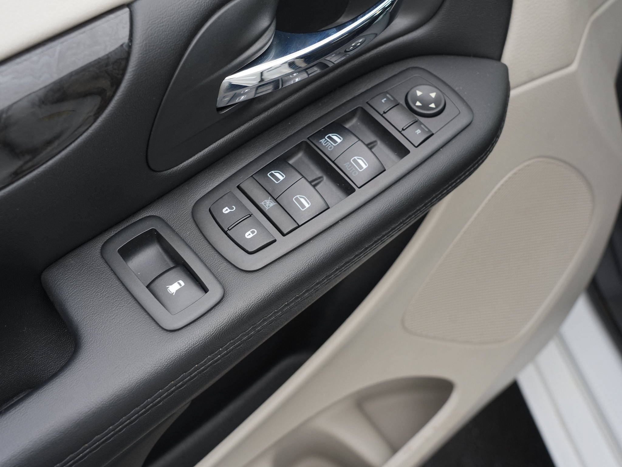 Used 2017 Dodge Grand Caravan SE w/ Power Window Group FWD image 17