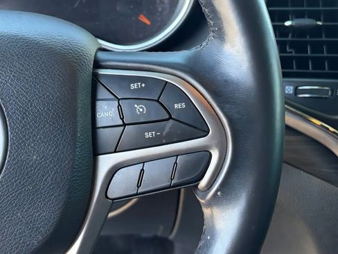 Used 2020 Jeep Grand Cherokee Laredo RWD image 20