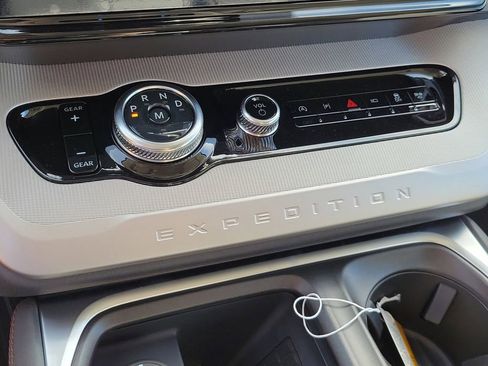 New 2025 Ford Expedition Active image 31