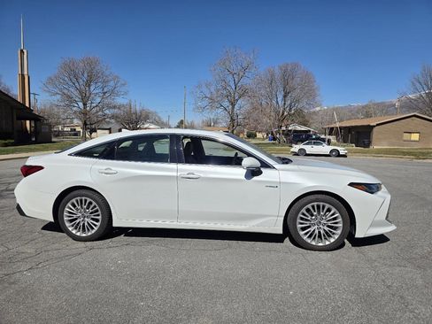Used 2020 Toyota Avalon Limited w/ Advanced Safety Package image 2