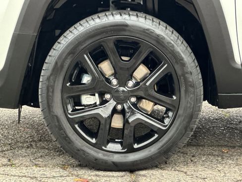 Used 2023 Jeep Renegade Altitude image 27