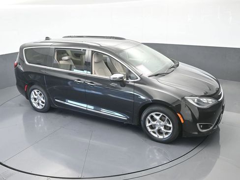 Used 2019 Chrysler Pacifica Limited image 57