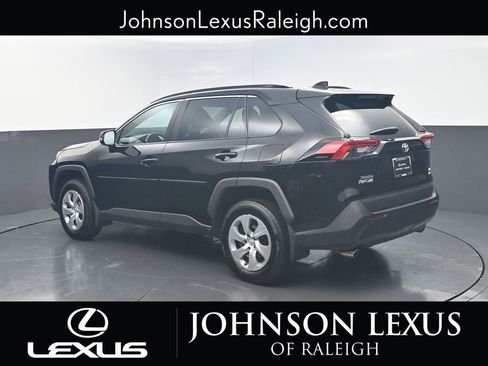 Used 2021 Toyota RAV4 LE image 7