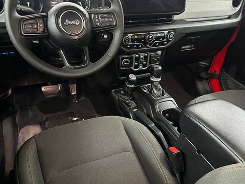 Used 2024 Jeep Wrangler Unlimited AWD/4WD image 22