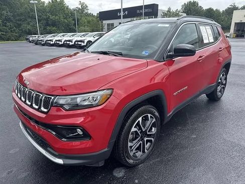 Used 2023 Jeep Compass Limited AWD/4WD image 3