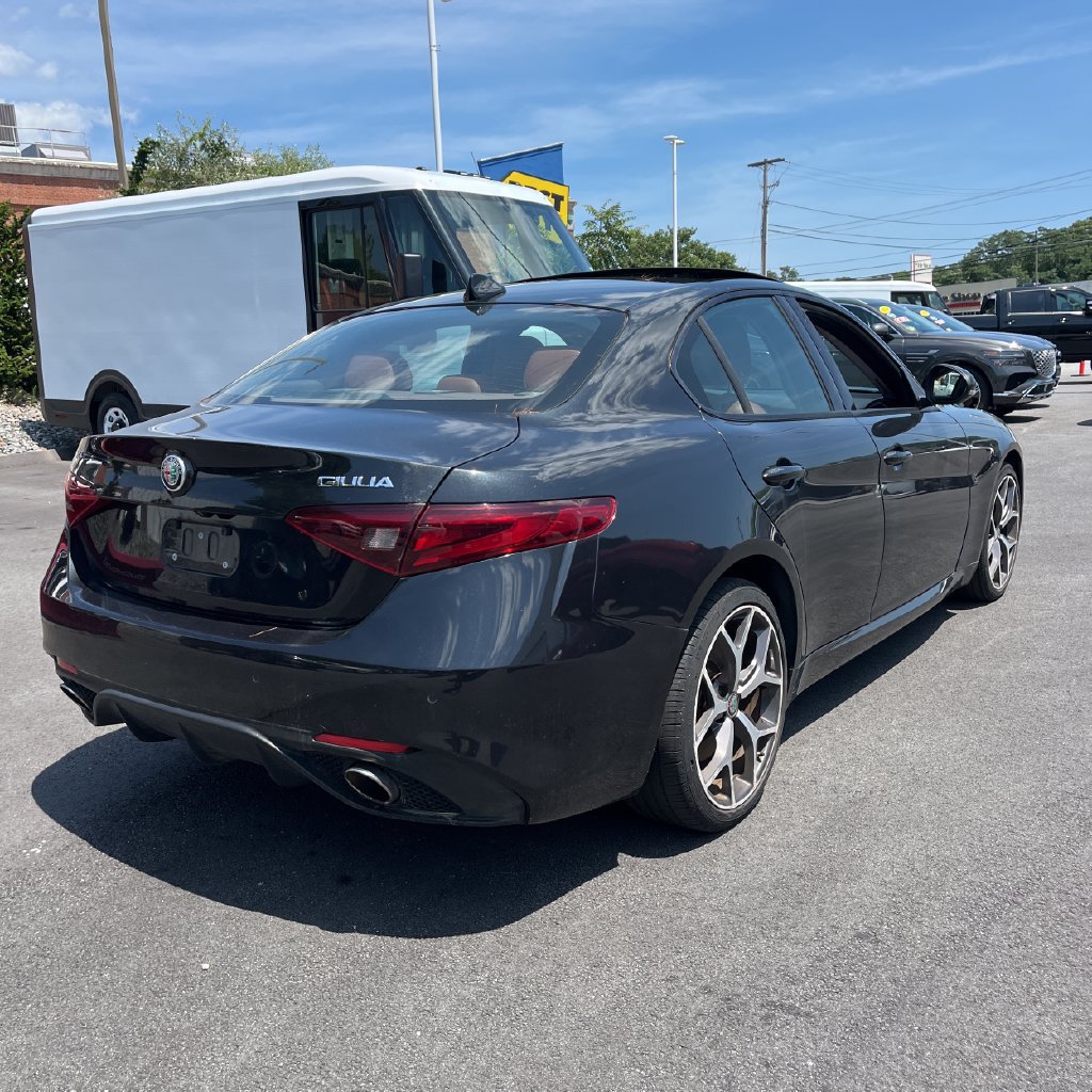 Used 2019 Alfa Romeo Giulia AWD image 6