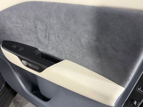 Used 2024 Lexus RZ 450e Premium image 32