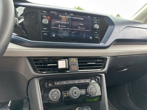 Used 2024 Volkswagen Taos SE image 10