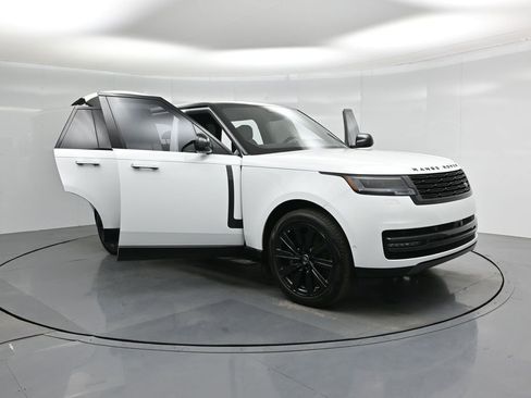 Used 2025 Land Rover Range Rover SE image 28
