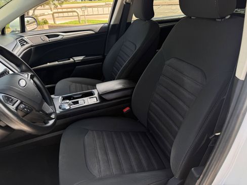 Used 2019 Ford Fusion SE image 25